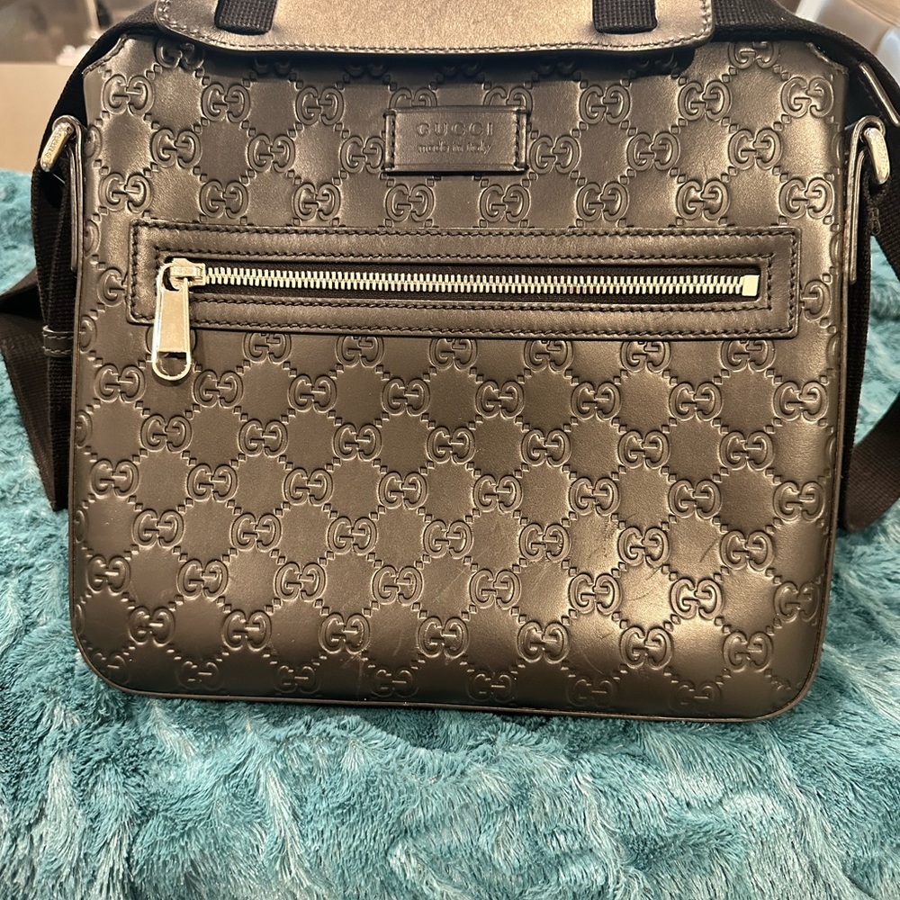 GUCCI GG Embossed Signature Crossbody Messenger Bag Black Leather -Authentic